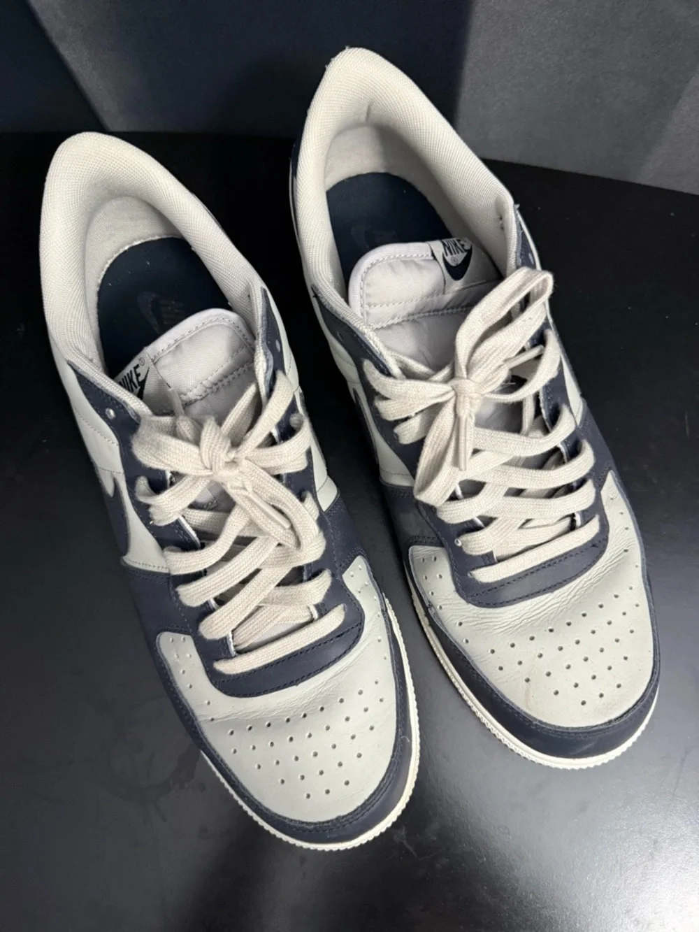 Nike Men's Low-Top Sneakers in Gray and Navy Blue